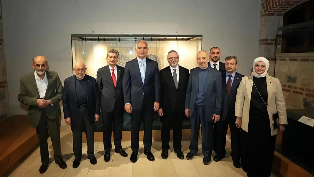 700 yıllık yazma eserler bir araya geldi