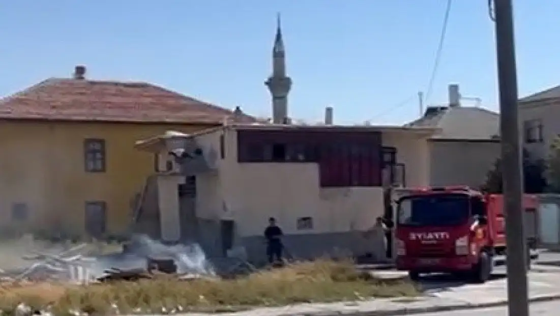 Konya'da iki ayrı ot yangını paniğe neden oldu