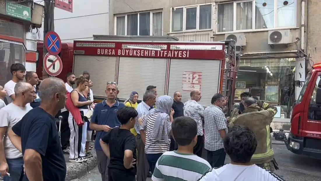 Korkutan yangın...Mahalleli sokağa döküldü!