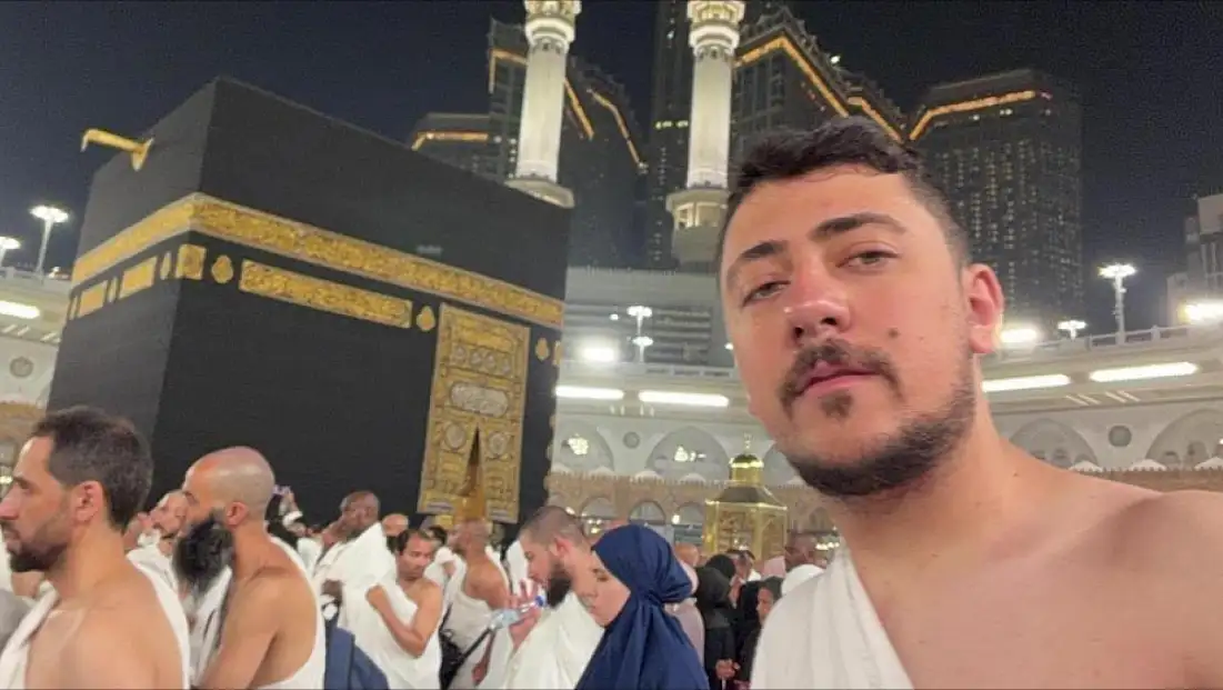 Motosikletiyle umreye gitti! Türk olduğunu söyleyince...