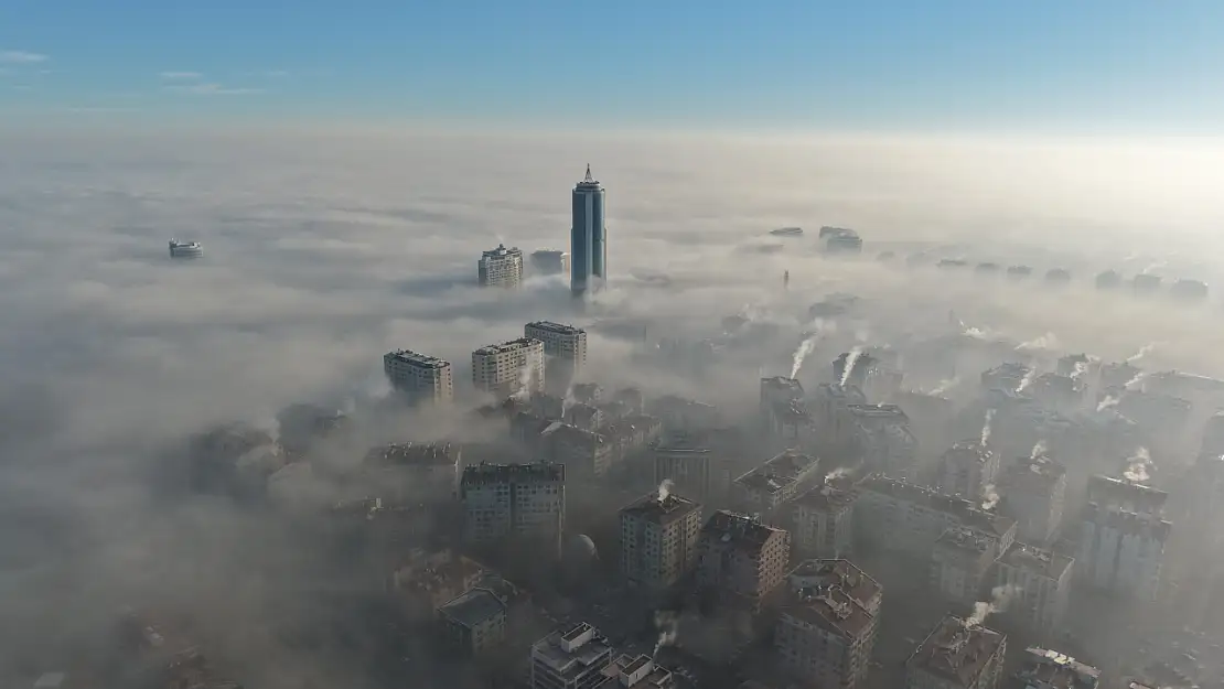 Konya'da yoğun sis görüş mesafesini düşürdü