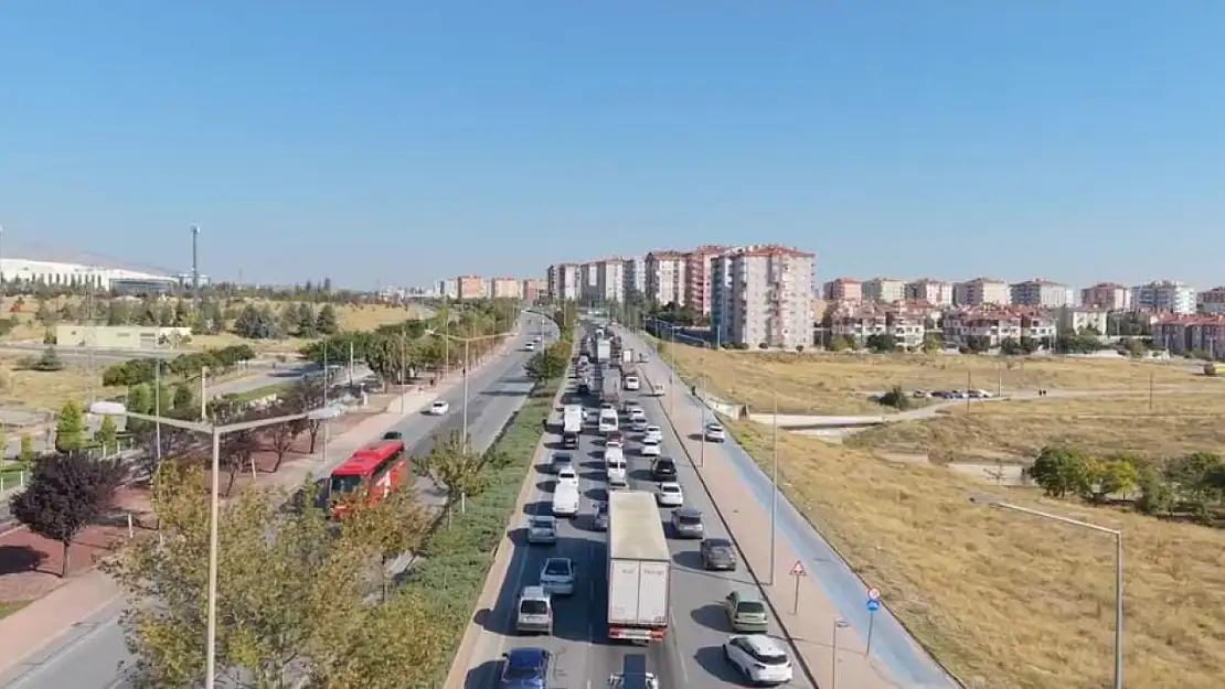 Konya'nın işlek güzergahında araç kuyruğu! Sürücüler kabusu yaşadı
