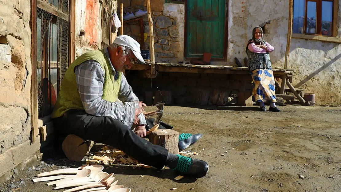 Konya'nın yarım asırlık kaşık ustası: Ata mirasını sabırla yontuyor!