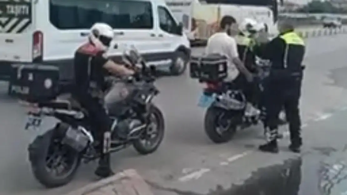 Konya polisi YKS'ye girecek öğrencilerin imdadına yetişti! Adeta zamanla yarıştılar