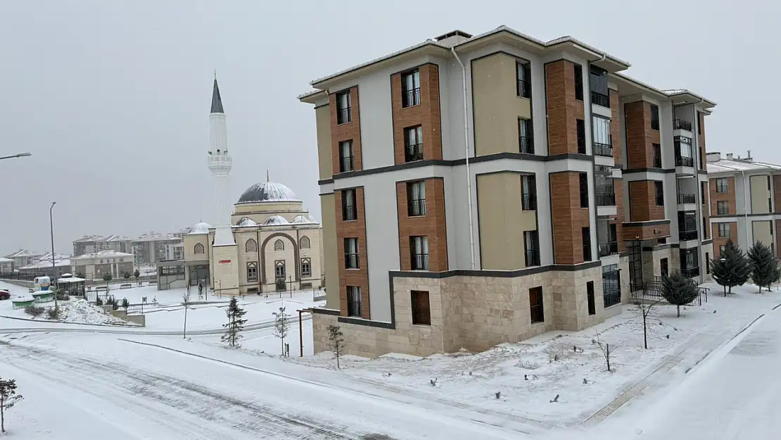 Konya yeni yılın ilk sabahına kar sürpriziyle uyandı!