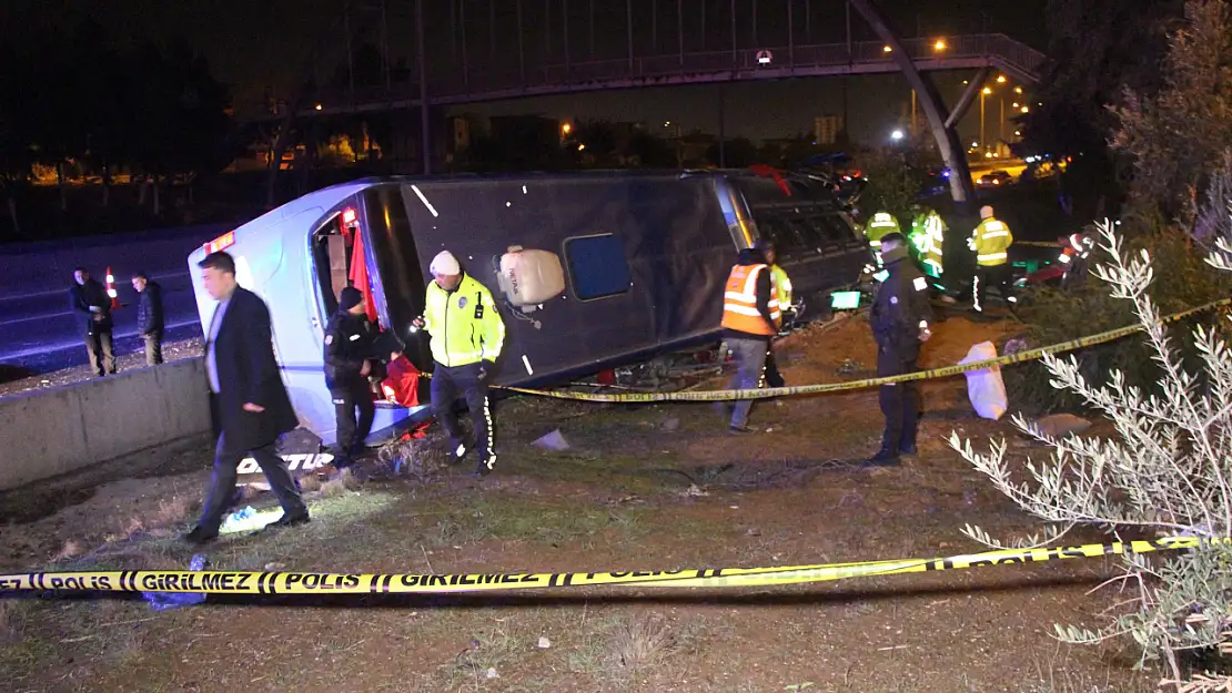 Konya yolunda korkutan kaza: Otobüs devrildi 8 yaralı!