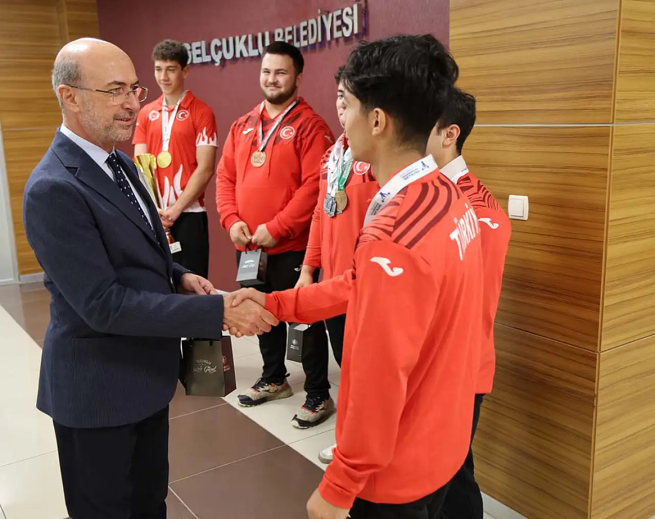 Başkan Pekyatırmacı, şampiyon milli sporcuları ağırladı