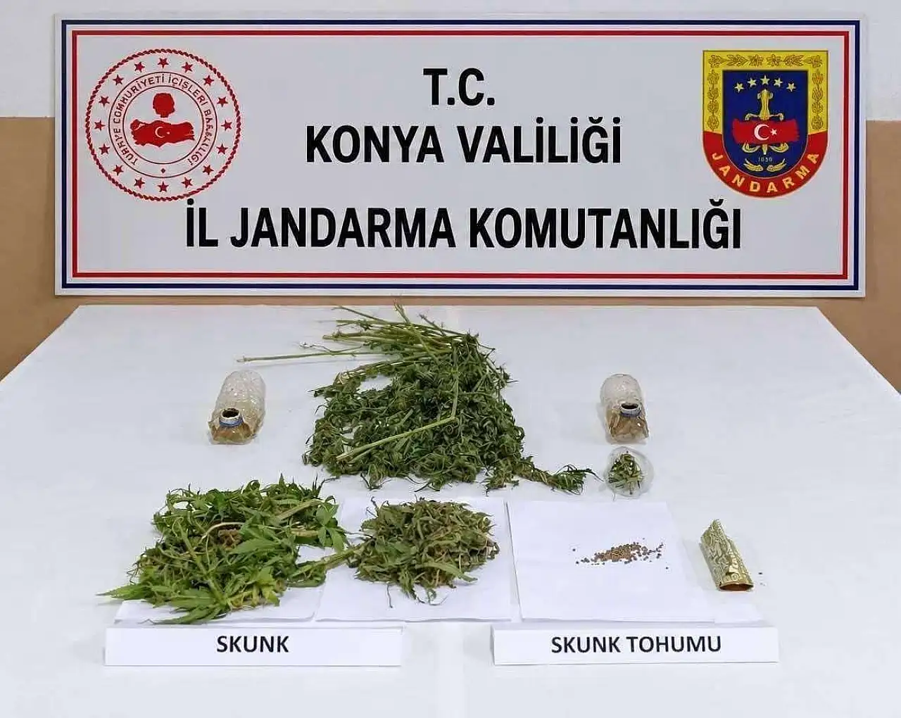 Konya'da jandarmadan uyuşturucu operasyonu! Binlerce hap ele geçirildi