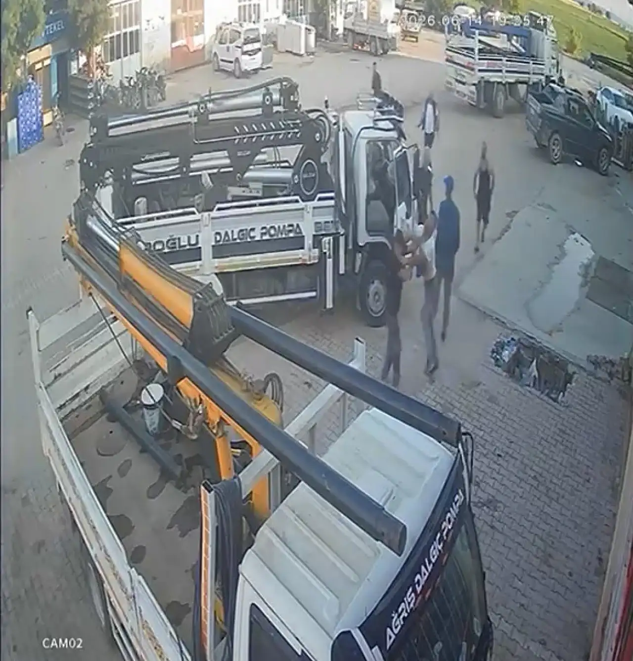 Konya'da sanayide ortalık bir anda karıştı! Tekme ve yumruklar havada uçuştu!