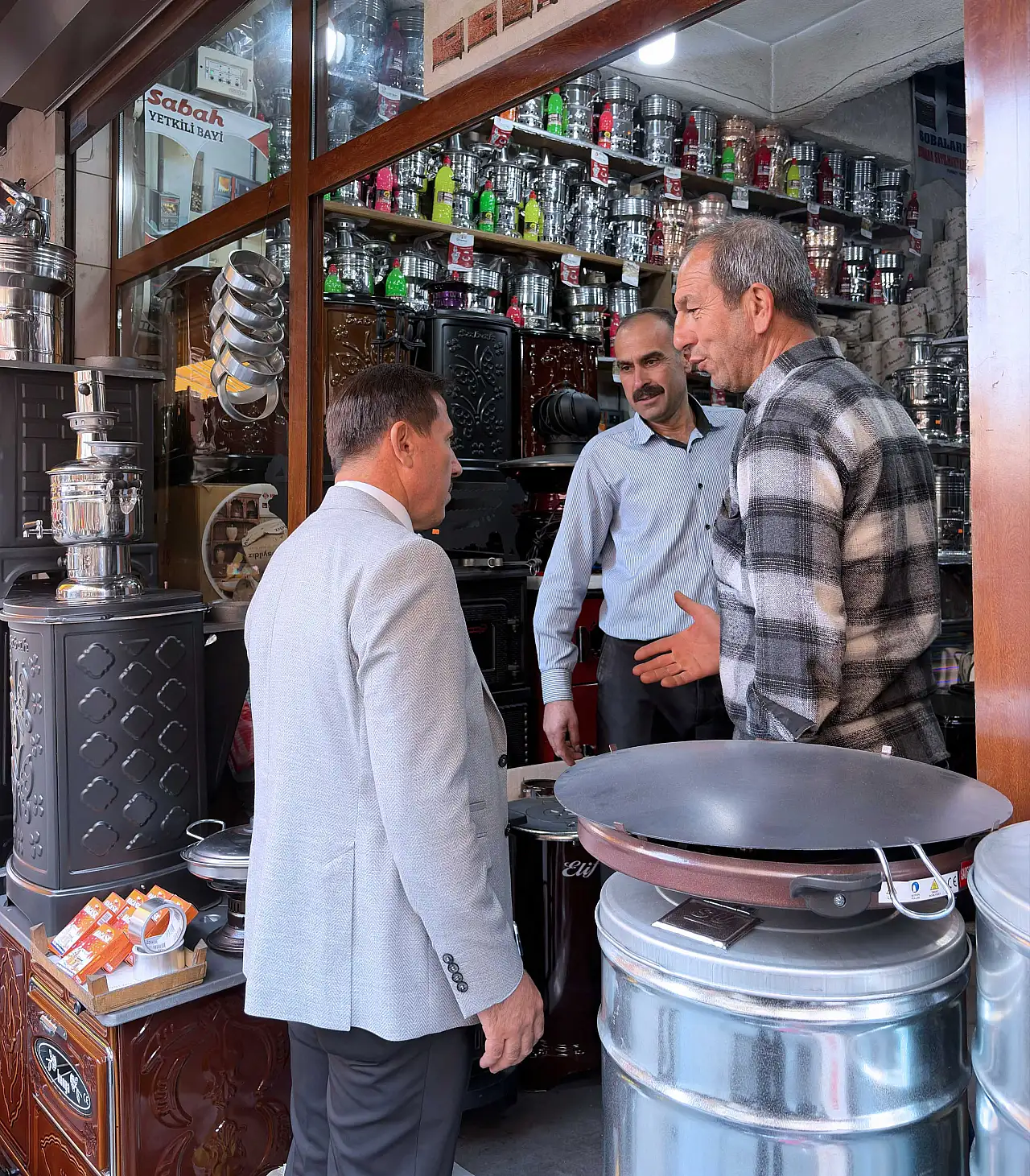 Başkan Kılca, Aziziye çarşısında esnafın taleplerini dinledi