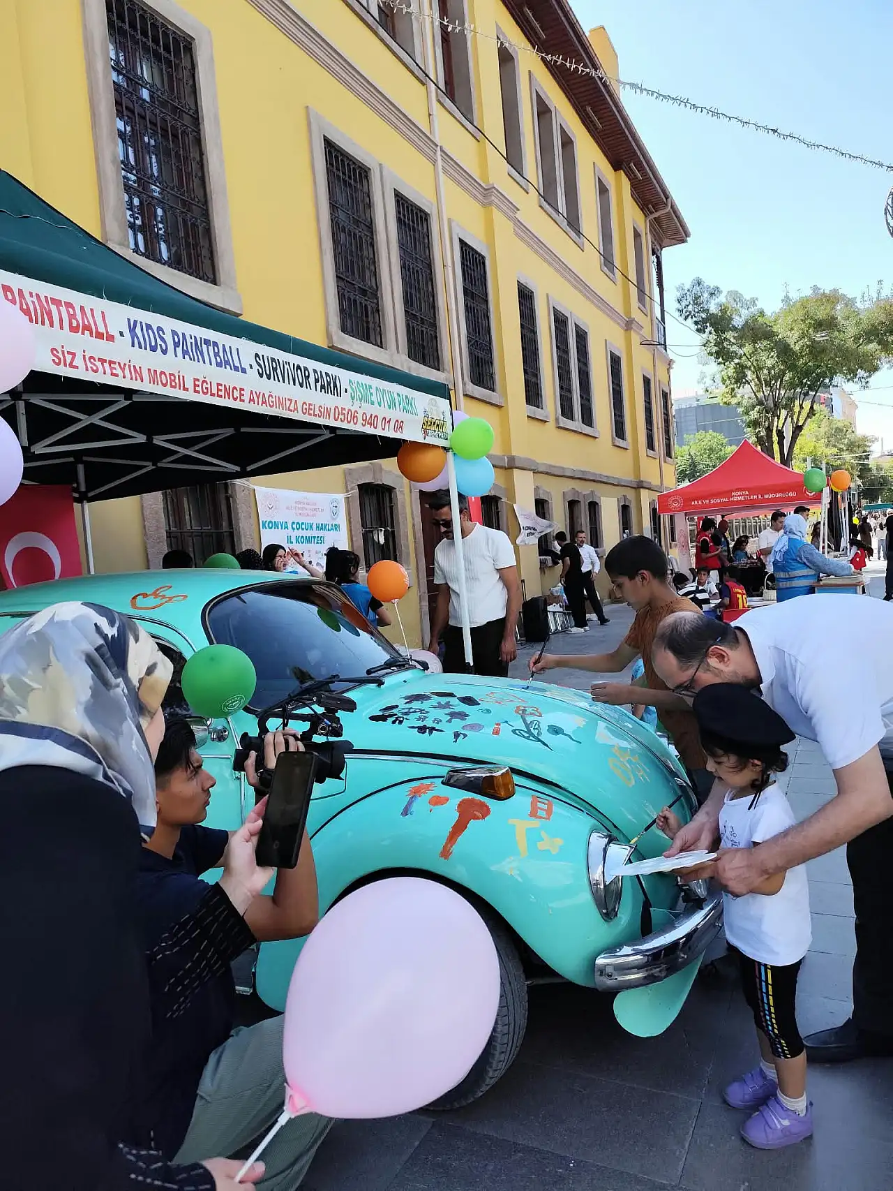 Konya'da çocuklar iklim için harekete geçti! Zafer Meydanı'nda renkli görüntüler