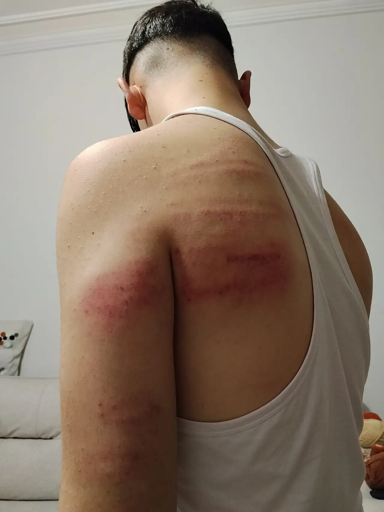 2 çırağını dövdüğü iddia edilen berberden aileler şikayetçi!