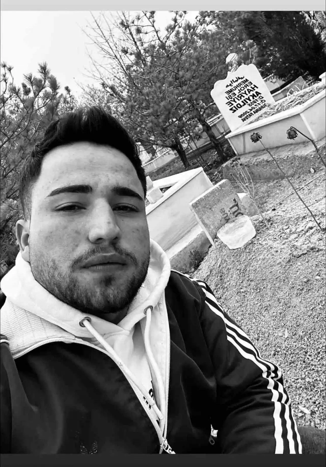 Konya'da silahlı kavgada ölen genç aylar önce kaybettiği babasının yanına defnedildi