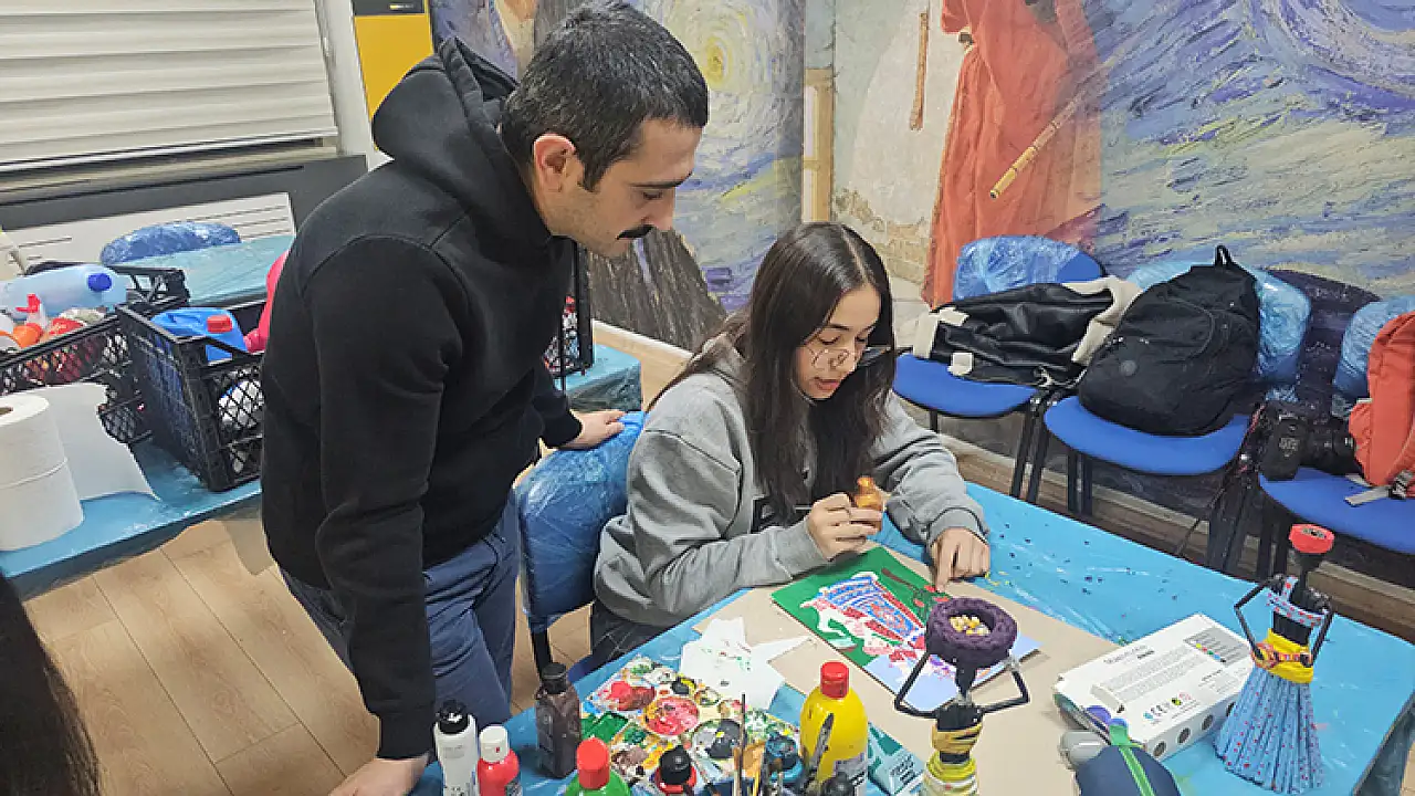 Üstün Yetenekli Öğrenciler Atıkları Sanata Dönüştürüyor