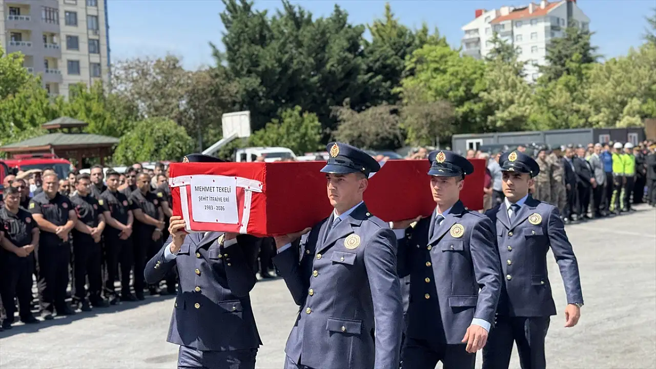 Yangında şehit düşen itfaiyeciye veda! Cenazede gözyaşları sel oldu