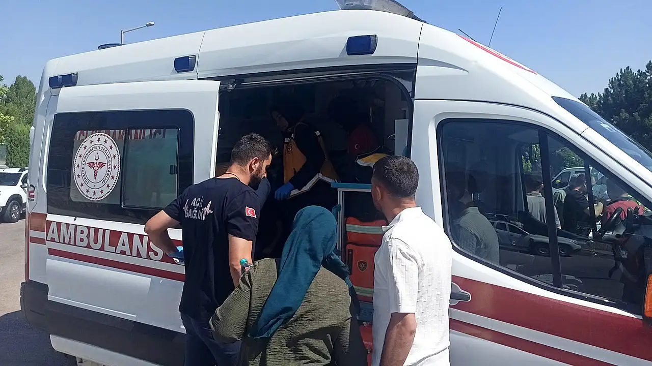 Konya'da otomobil ve kamyon kavşakta çarpıştı: 3 kişi hastaneye kaldırıldı!