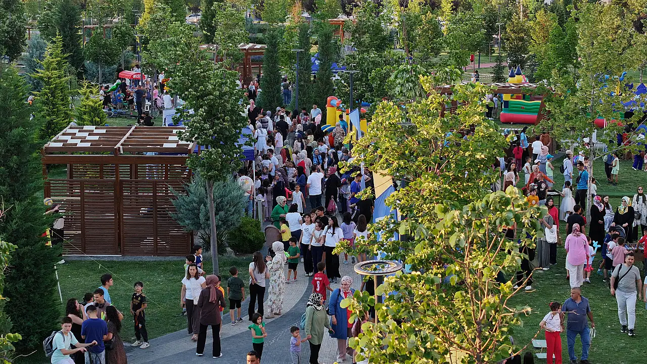 Konyalı çocuklar yazın tadını çıkarıyor! Başkan Altay da katıldı