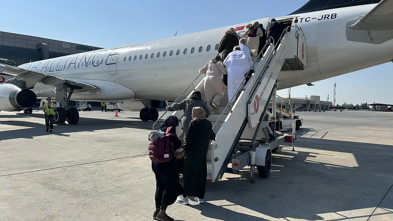 Konya'da, mübarek günde 'Vefa Umresi' yolcuları uğurlandı