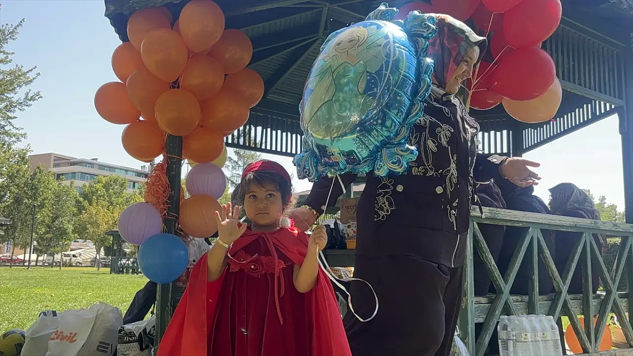 Konya'da kanseri yenen Meryem Sena için gökyüzüne balonlar bırakıldı