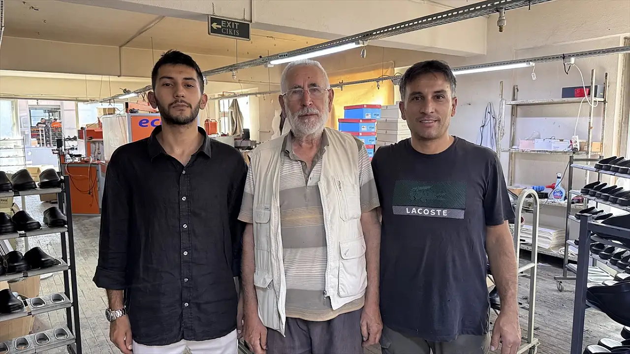 Konya'da dede mesleği kunduracılık seri üretime geçti: 3 kuşak dünyaya açıldı!