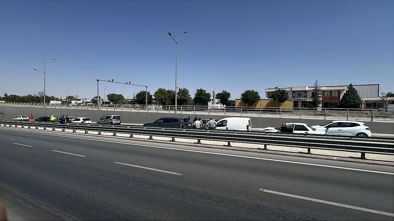 Konya'da 6 araç birbirine girdi! Zincirleme kazada yaralı var