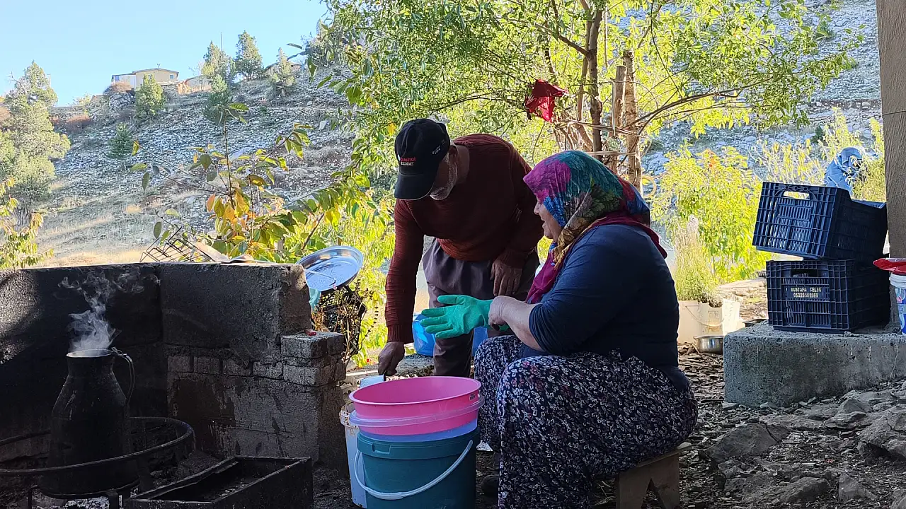 Konya'da Yörüklerin mesaisi! Toroslar'ın zirvelerinde kazanlar kaynıyor