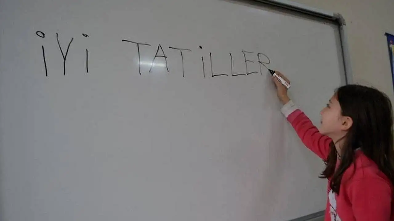 2026 Kasım ara tatili ne zaman başlıyor, okullar kaç gün tatil olacak? Meb 2026-2027 iki dönem arası tatil takvimi açıklandı mı?