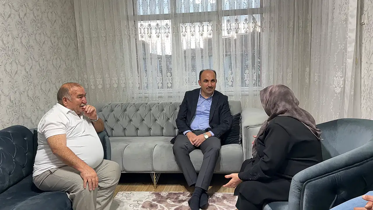 Başkan Altay umreden dönen aileleri ziyaret etti: Büyüklerimiz her zaman baş tacımız!