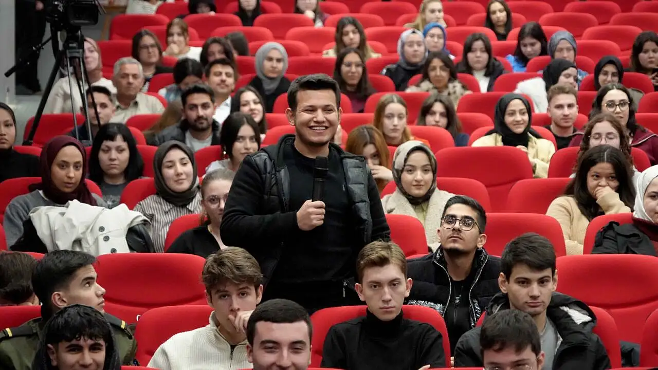 Konya'da İlham Veren Buluşma! Karatay'da Gençler Sordu, Başkan Yanıtladı