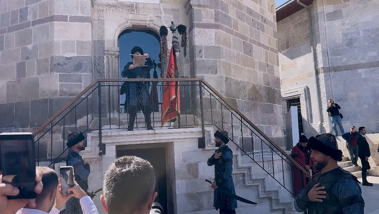 Numan Kurtulmuş Konya'da Sultanlar Türbesi'ndeki törene katıldı
