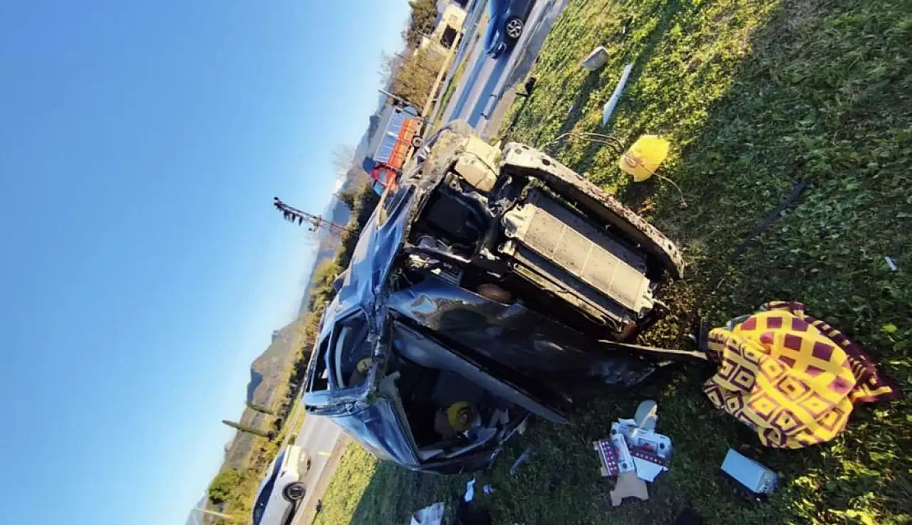 Konya yolunda can pazarı! Araç hurdaya döndü: 5 yaralı