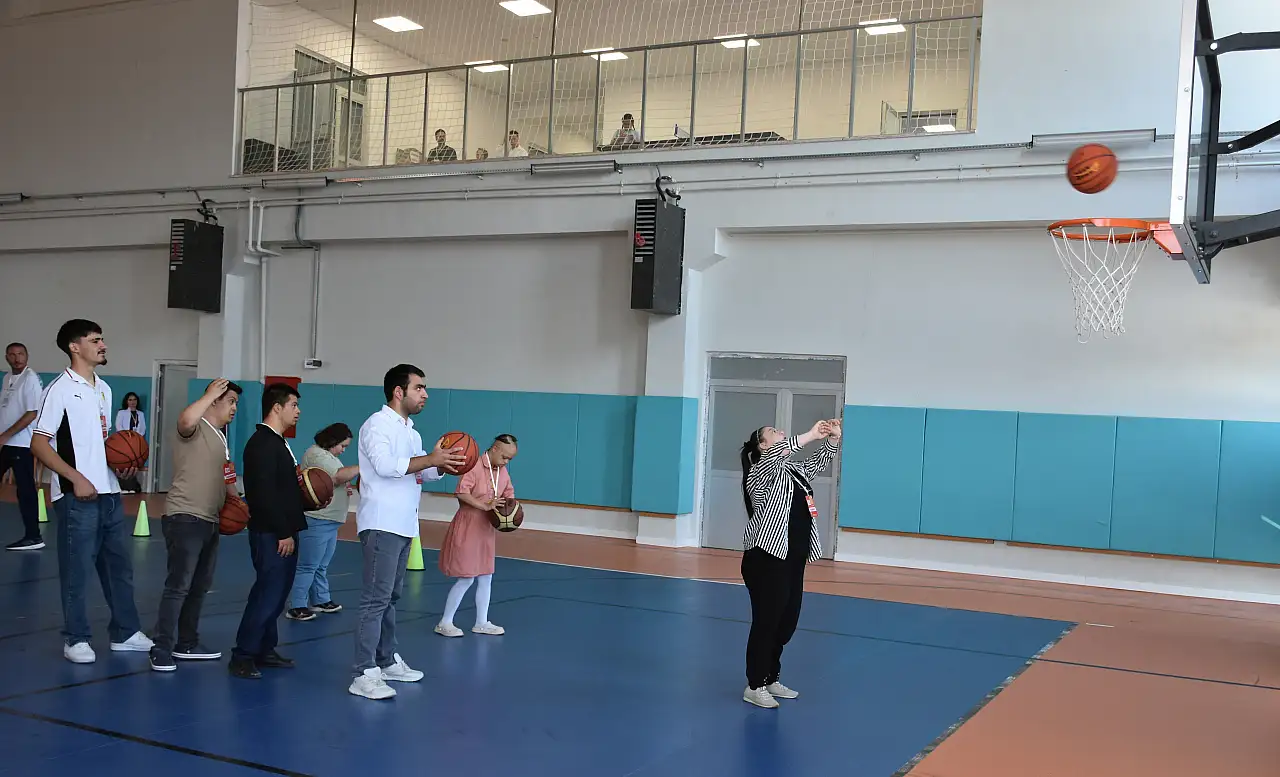 Konya'da özel gereksinimli öğrenciler yaz okulunda hem eğleniyor hem öğreniyor