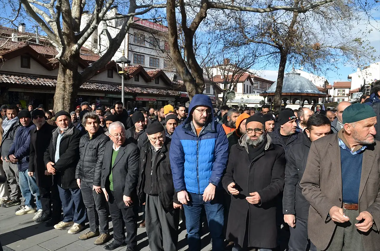 Konya'da Kassam Tugayları için gıyabi cenaze namazı kılındı