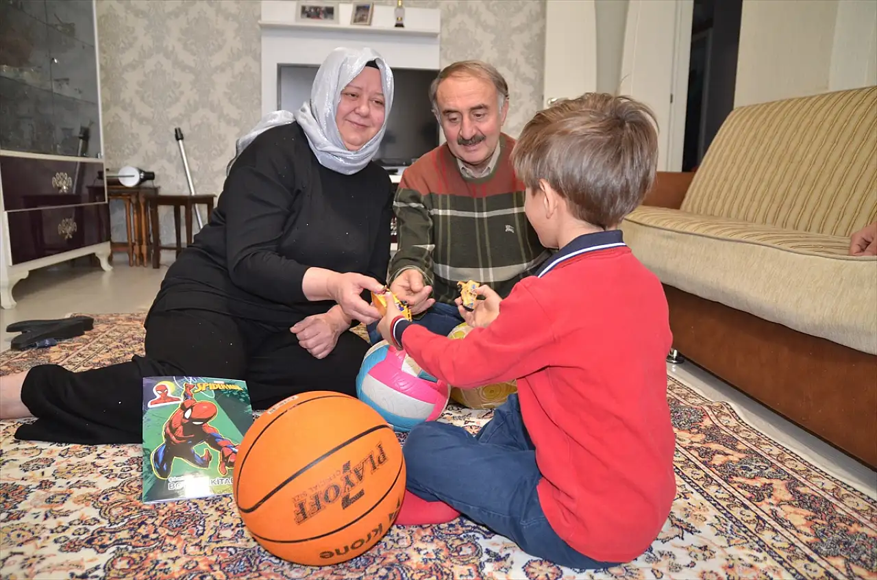 Konya'da Akbay çifti acı hatıraları sevgiyle siliyor!