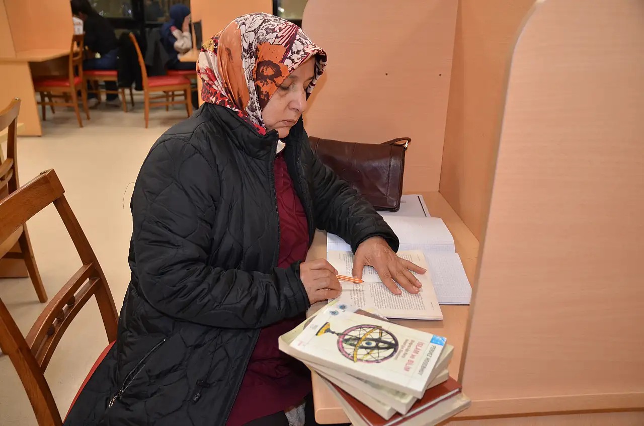 Konya'da 2 çocuk annesi İletişim Fakültesini kazandı!