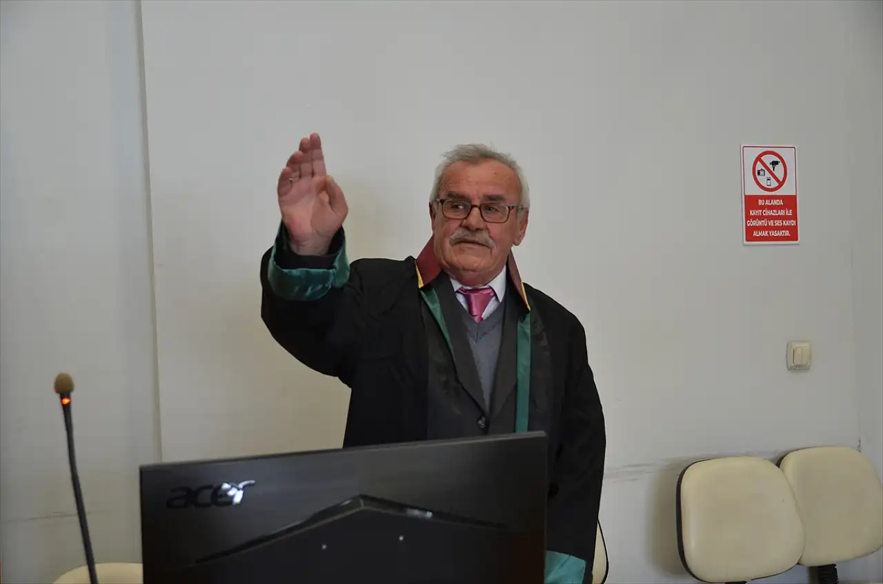 Konya'da huzurevinde yaşayan Hasan amca hayali olan cübbeyi 74 yaşında giydi!
