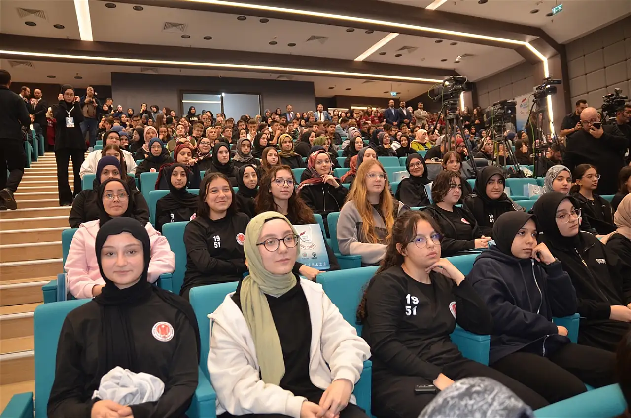 Bilal Erdoğan Konya'da İmam Hatip gençliğine seslendi: Manipülasyonlar bu ülkede başarılı olamayacak!