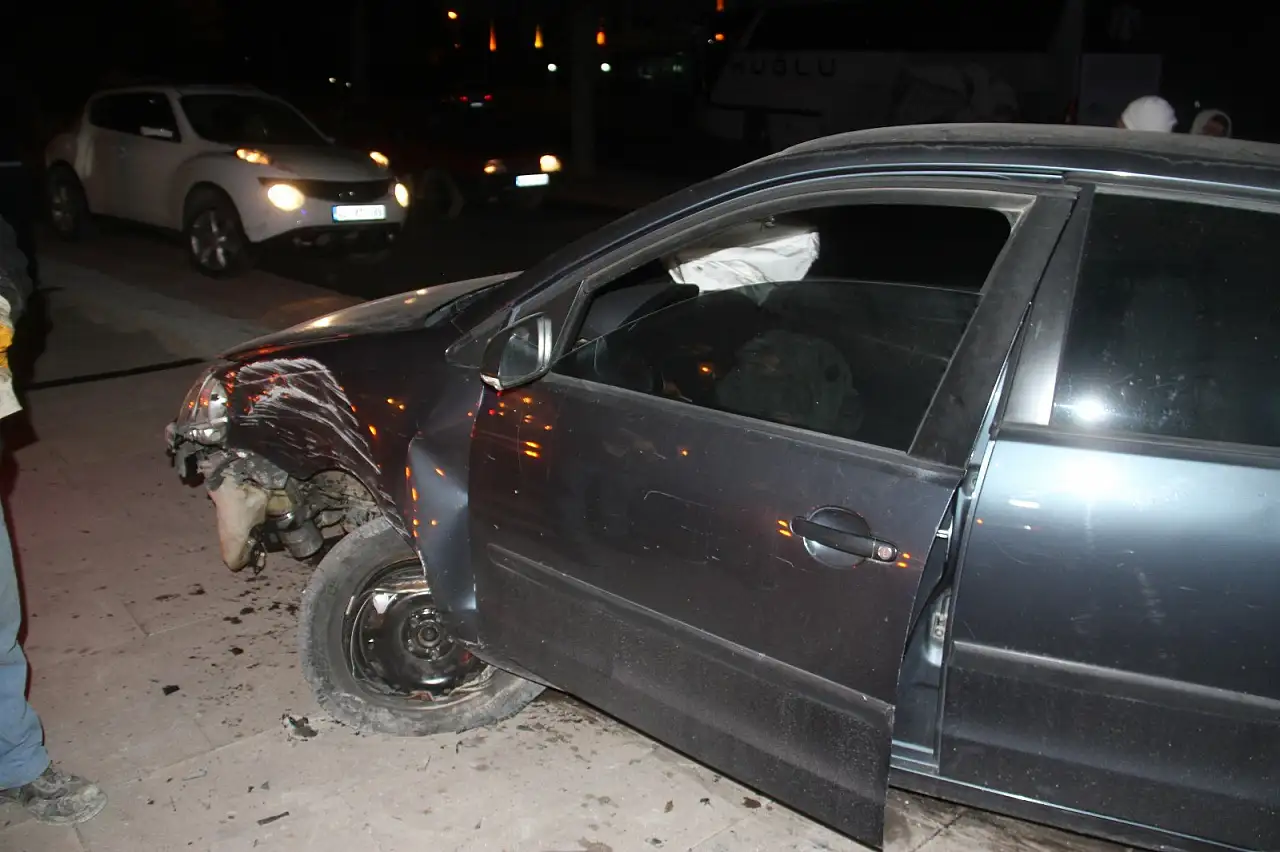 Konya'da doğum günü yolculuğu kazayla bitti! 4 kişi yaralandı!