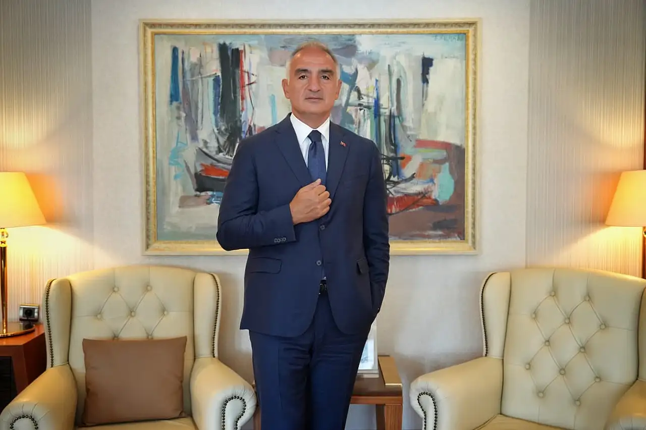 Bakan Ersoy duyurdu: 390 metrelik anıtsal antik cadde gün yüzüne çıktı