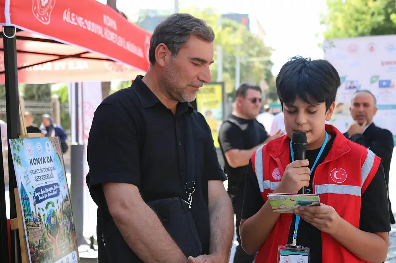 Konya'da çocuklar iklim için harekete geçti! Zafer Meydanı'nda renkli görüntüler