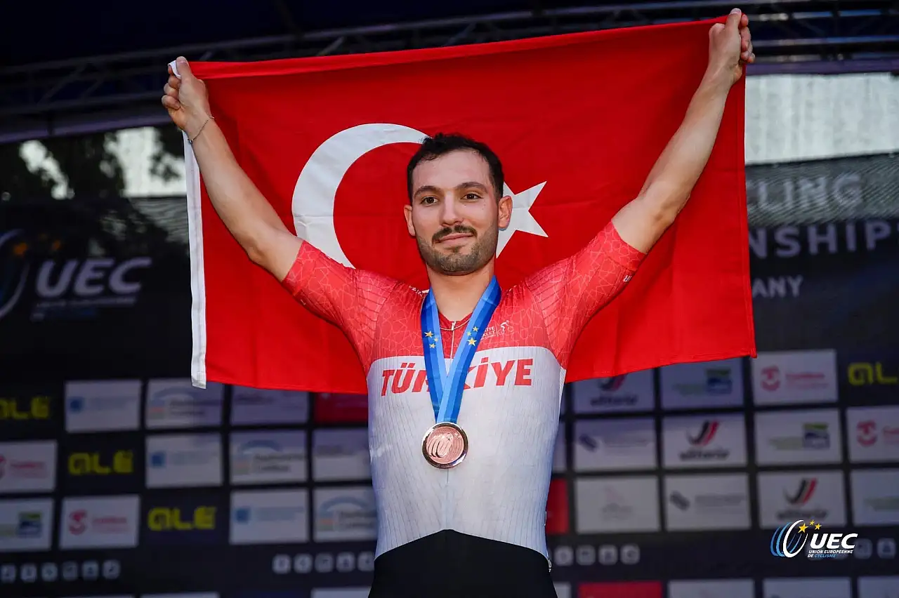 Konyalı milli bisikletçi dünyayı geride bıraktı! Zirveye yerleşti