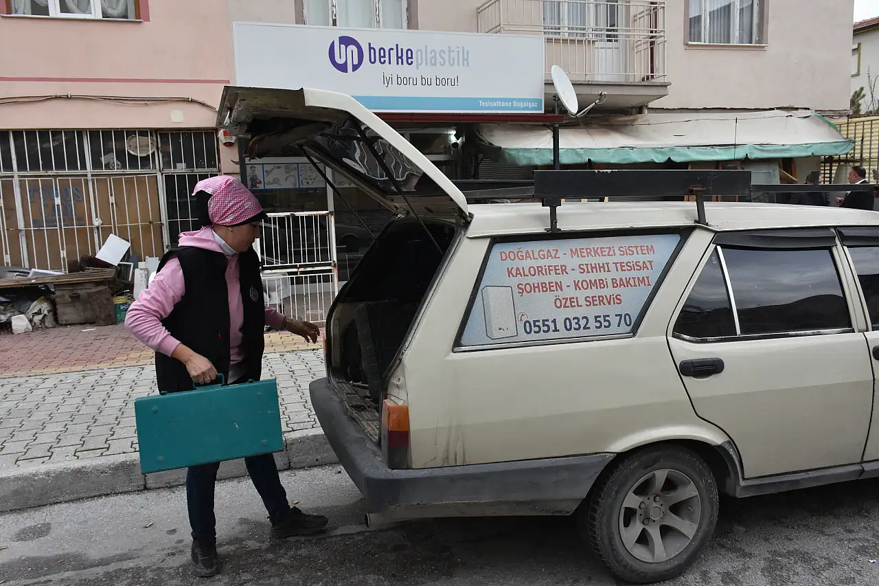 Konya'da kalıpları yıkan başarı: Sıhhi tesisatta kadın usta!