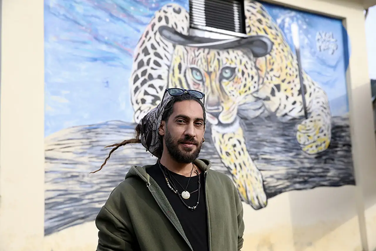 Burada duvarların dili var! Sokaklar onunla renkleniyor