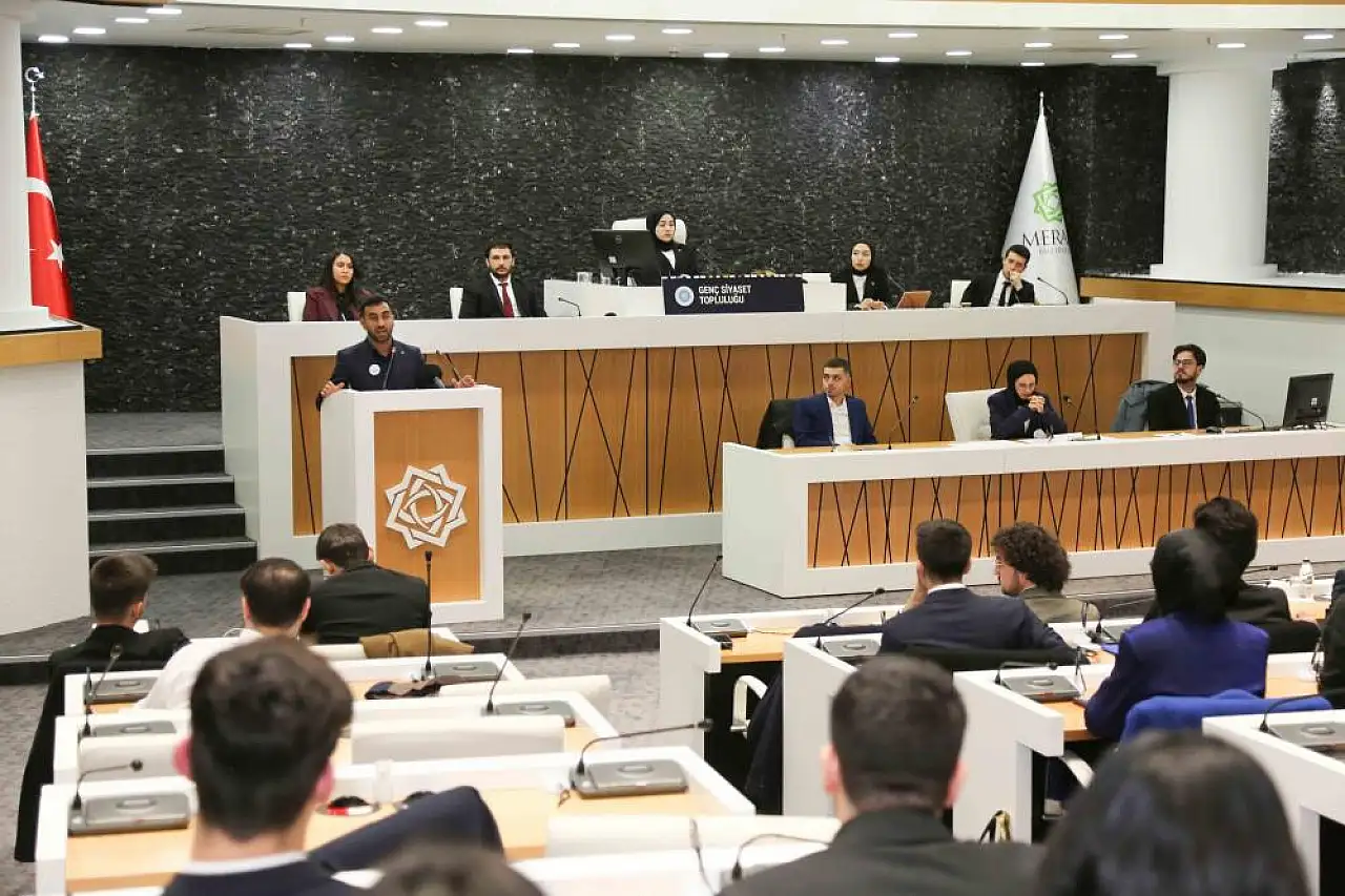 Geleceğin siyasetçileri Meram Meclisi'nde! Başkan Kavuş gençlerle buluştu