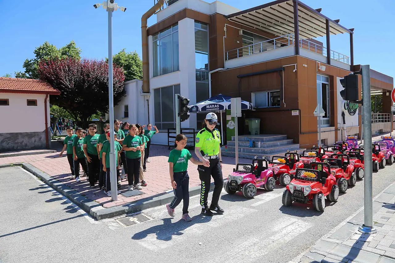Meram'da trafik bilinci kazanan binlerce öğrenci mezun oldu!