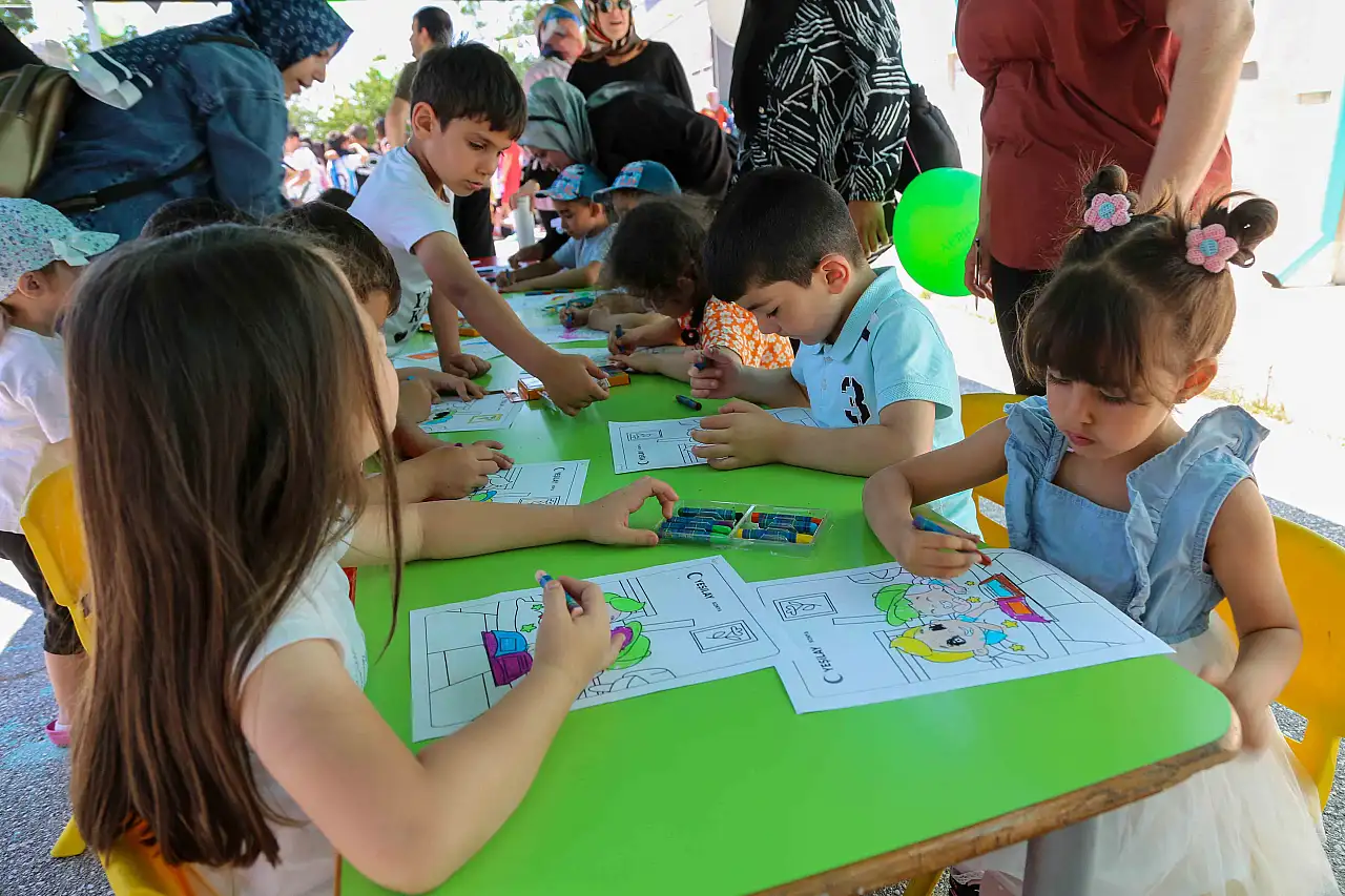 Ekran başından oyun parkına: Meramlı çocuklar 'Yeşil Fest' ile coştu!