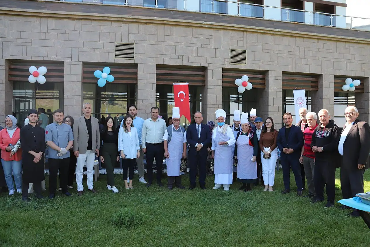 Konya huzurevinde lezzet şöleni! Çınarlar kıyasıya yarıştı