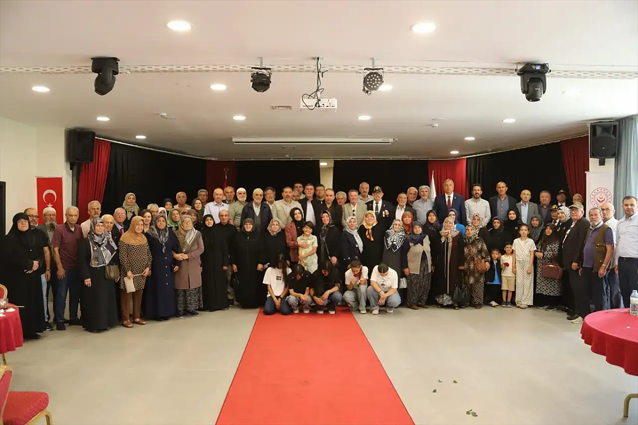 Konya'da şehit babaları ve gazilerle huzurevinde duygusal babalar günü buluşması!