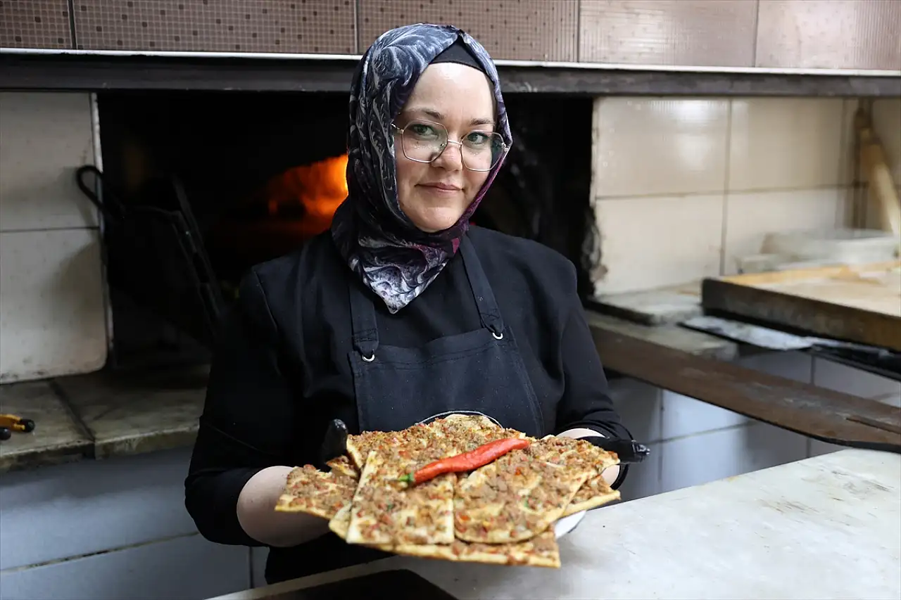 Ustalara kızdı fırının başına geçti: Konya'da usta dayanmayan fırına 'Hanımeli' değdi!