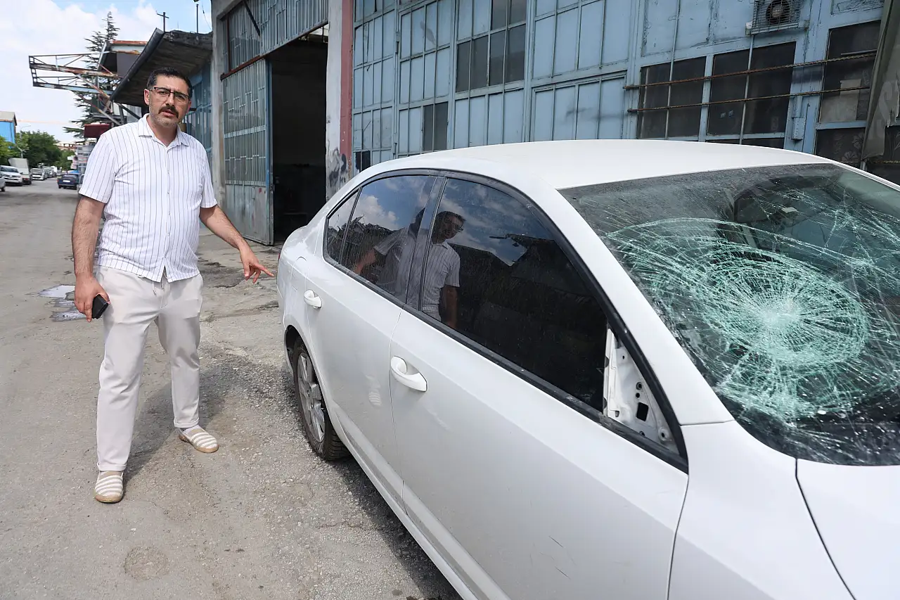 Konya'da maganda komşuyu gizli kamera yakaladı: Milyonluk aracı parçaladı!
